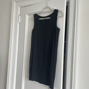 Theory black v neck shift dress size 2
